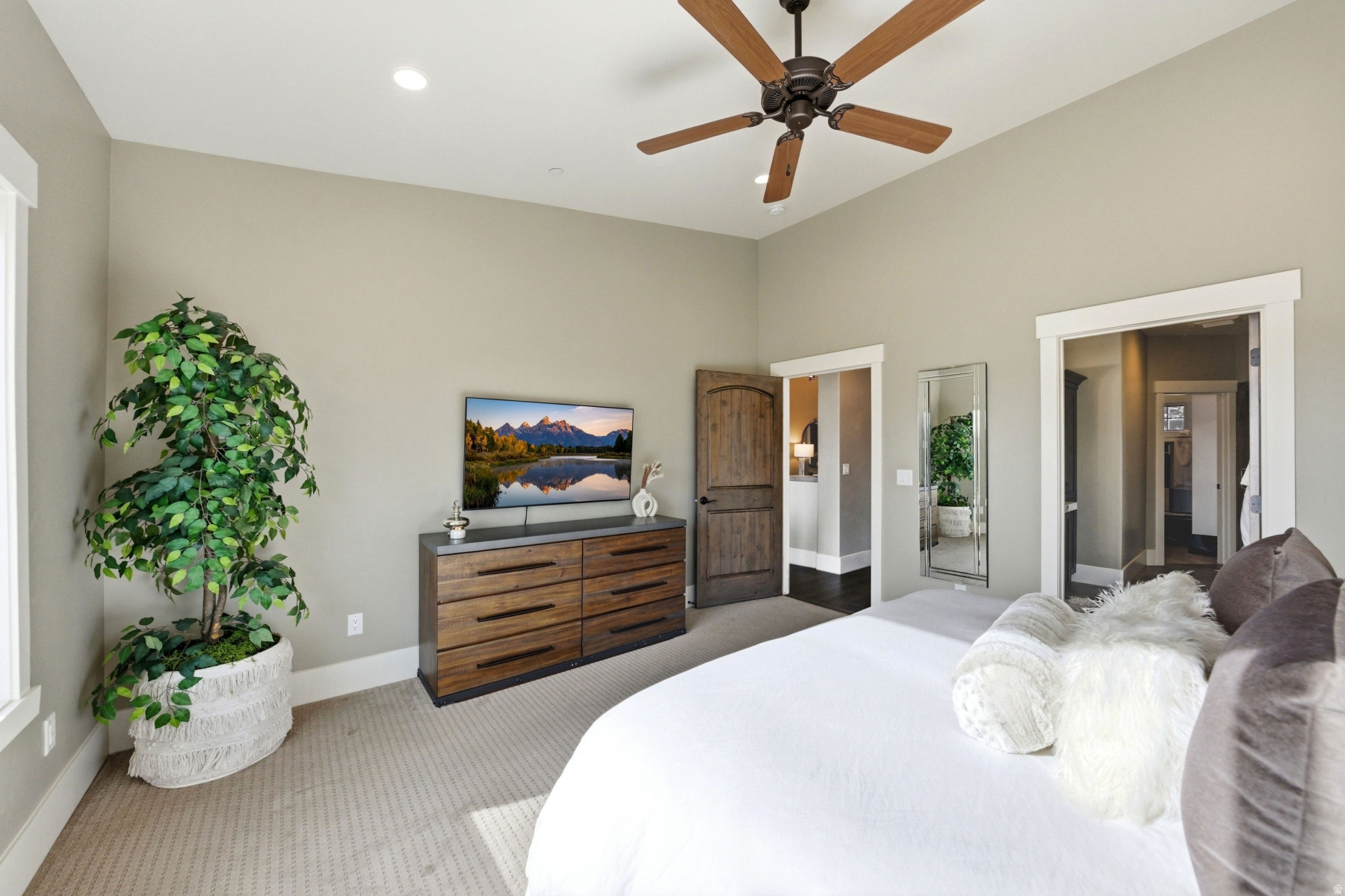 RUSTLER AT HIDEOUT - Residential