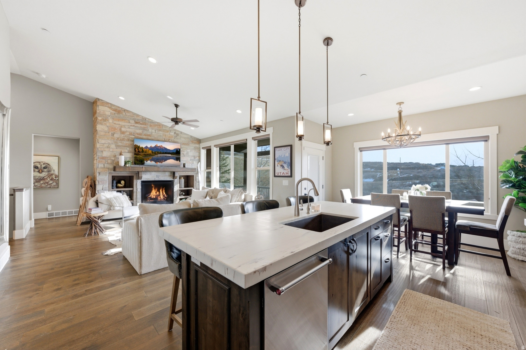 RUSTLER AT HIDEOUT - Residential