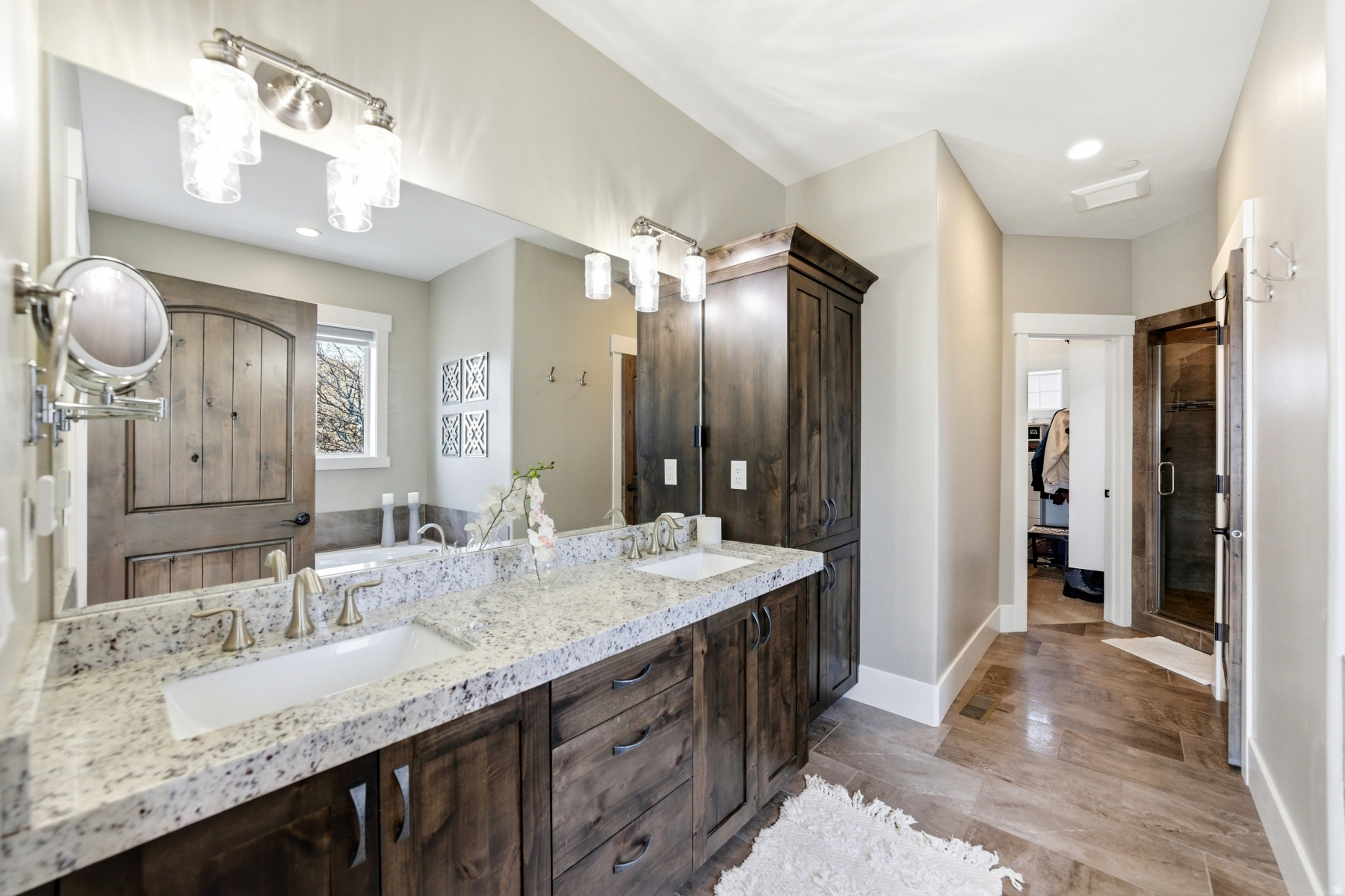 RUSTLER AT HIDEOUT - Residential