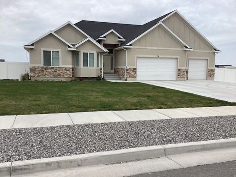 Photo of 796 W CHERRY ORCHARD LN, Grantsville, UT 84029 (MLS # 2152520)