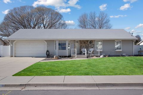 Photo of 519 N 600 E, Springville, UT 84663 (MLS # 2136062)