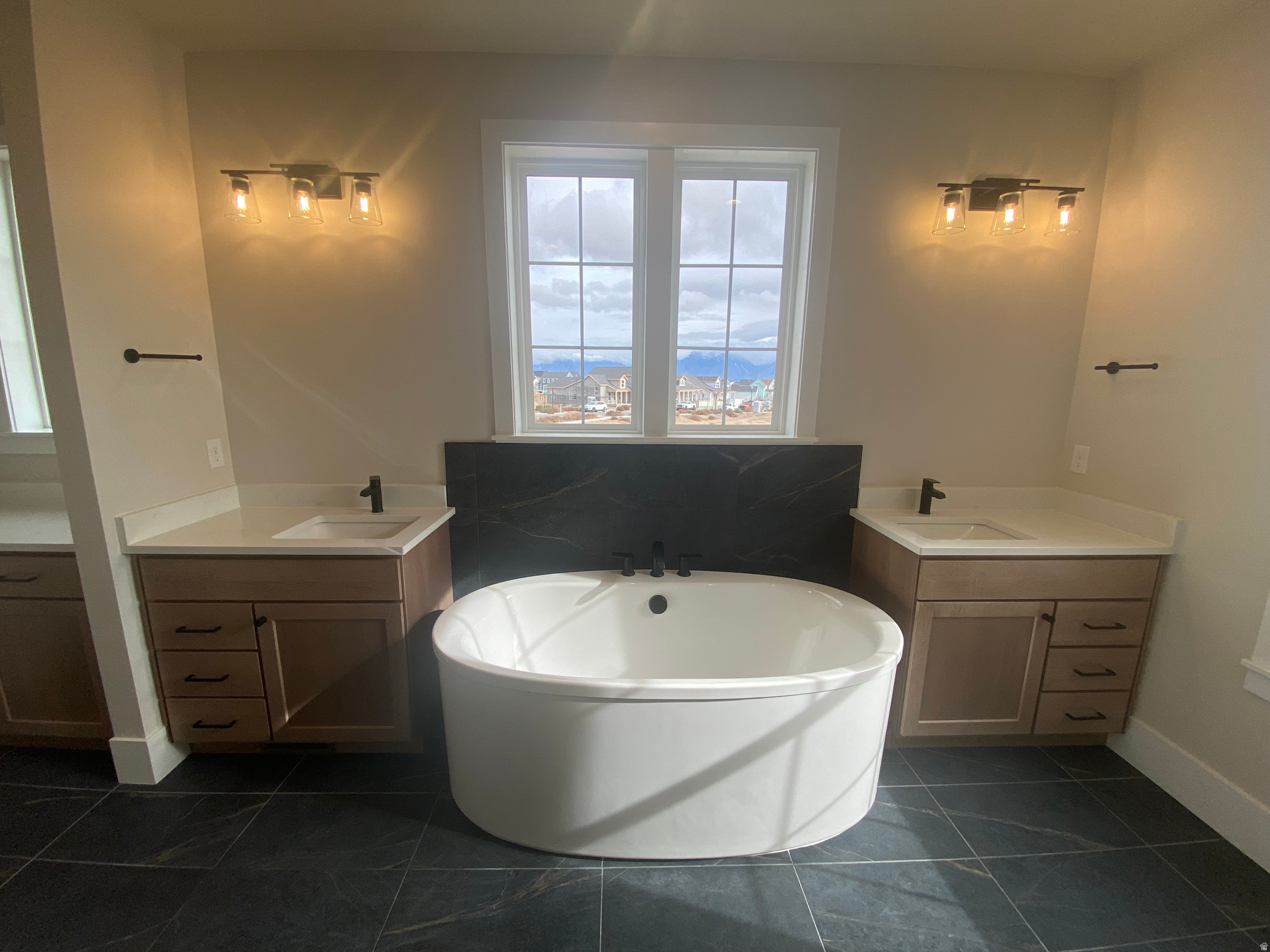 DAYBREAK - Residential