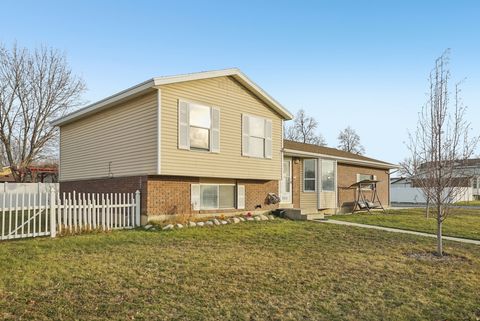 Photo of 9571 S DAVID ST E, Sandy, UT 84070 (MLS # 2131319)