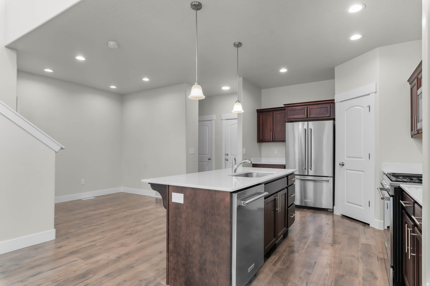 MOUNTAIN RIDGE - Residential