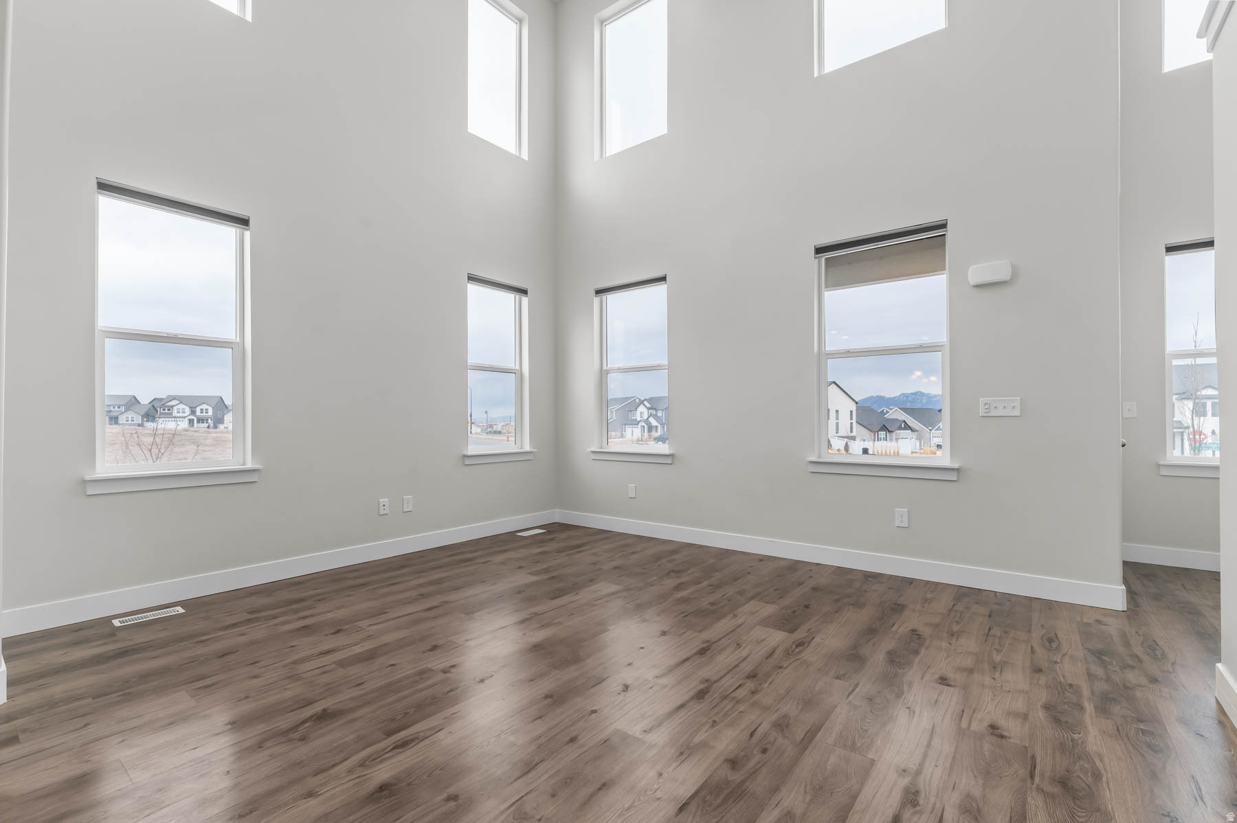 MOUNTAIN RIDGE - Residential