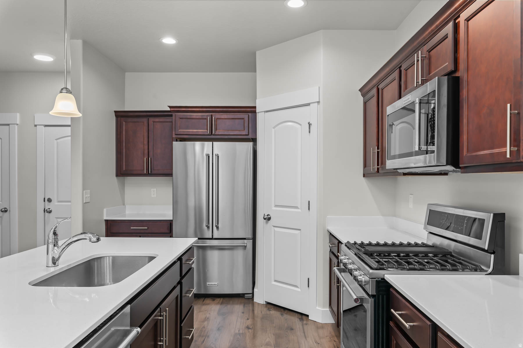 MOUNTAIN RIDGE - Residential