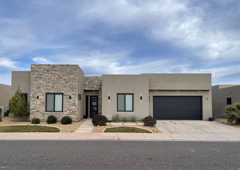 Photo of 5002 W 3175 S, Hurricane, UT 84737 (MLS # 2128230)