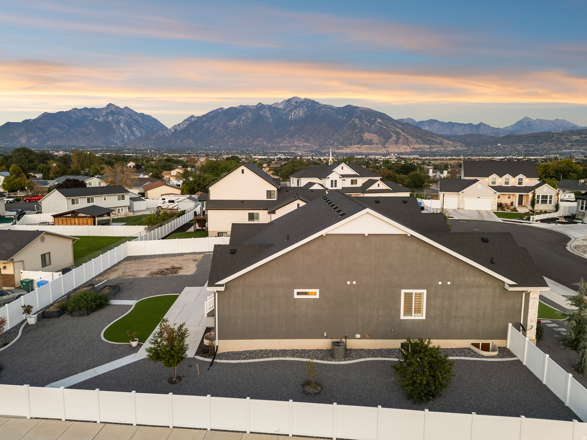 CAMDEN FIELDS - Residential