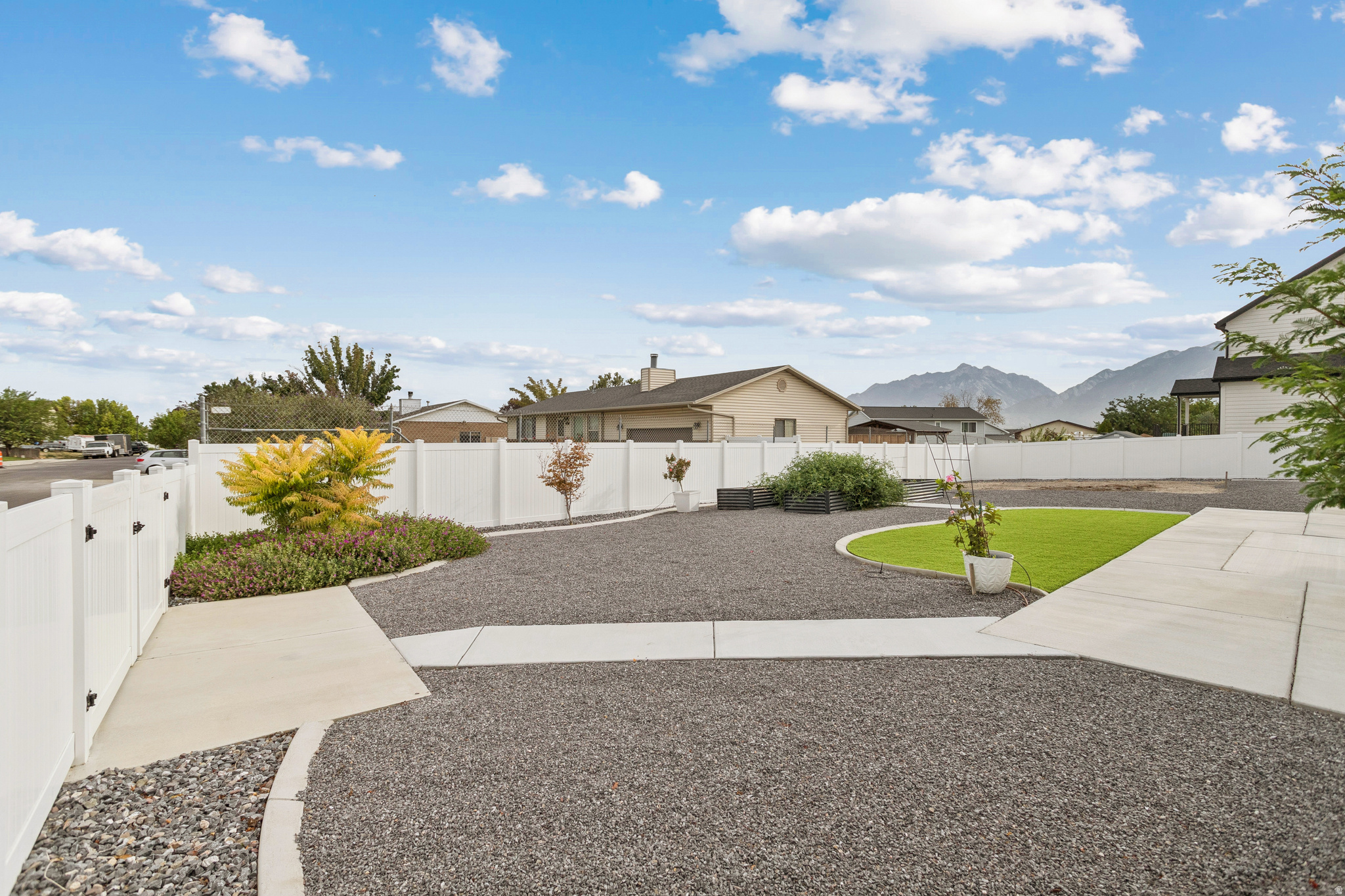 CAMDEN FIELDS - Residential