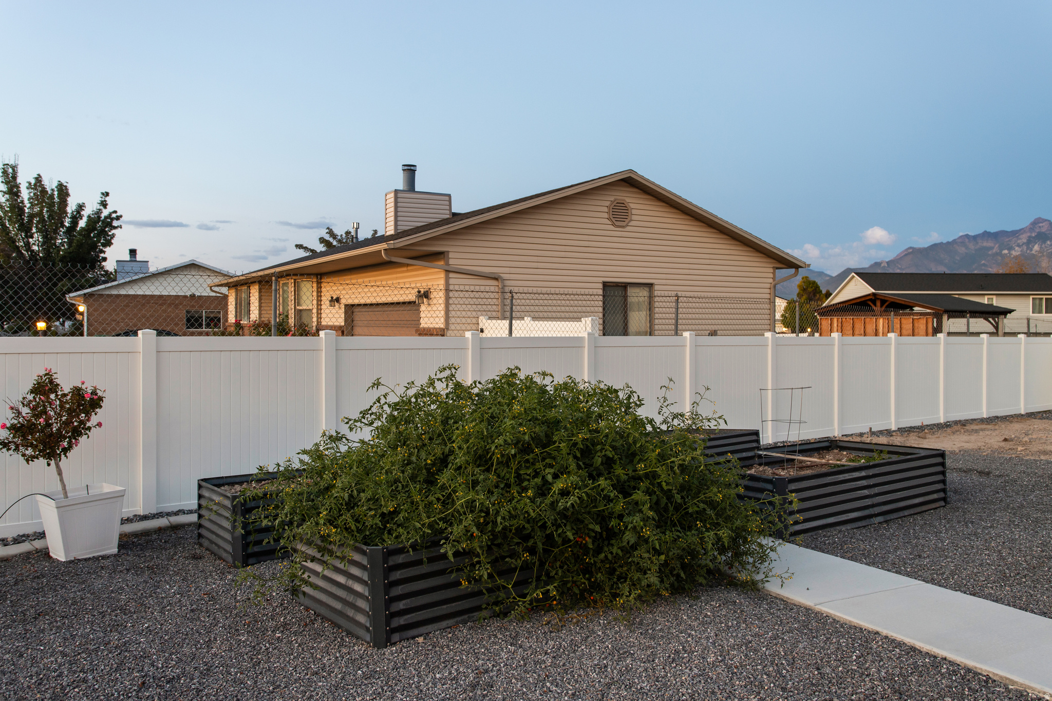 CAMDEN FIELDS - Residential