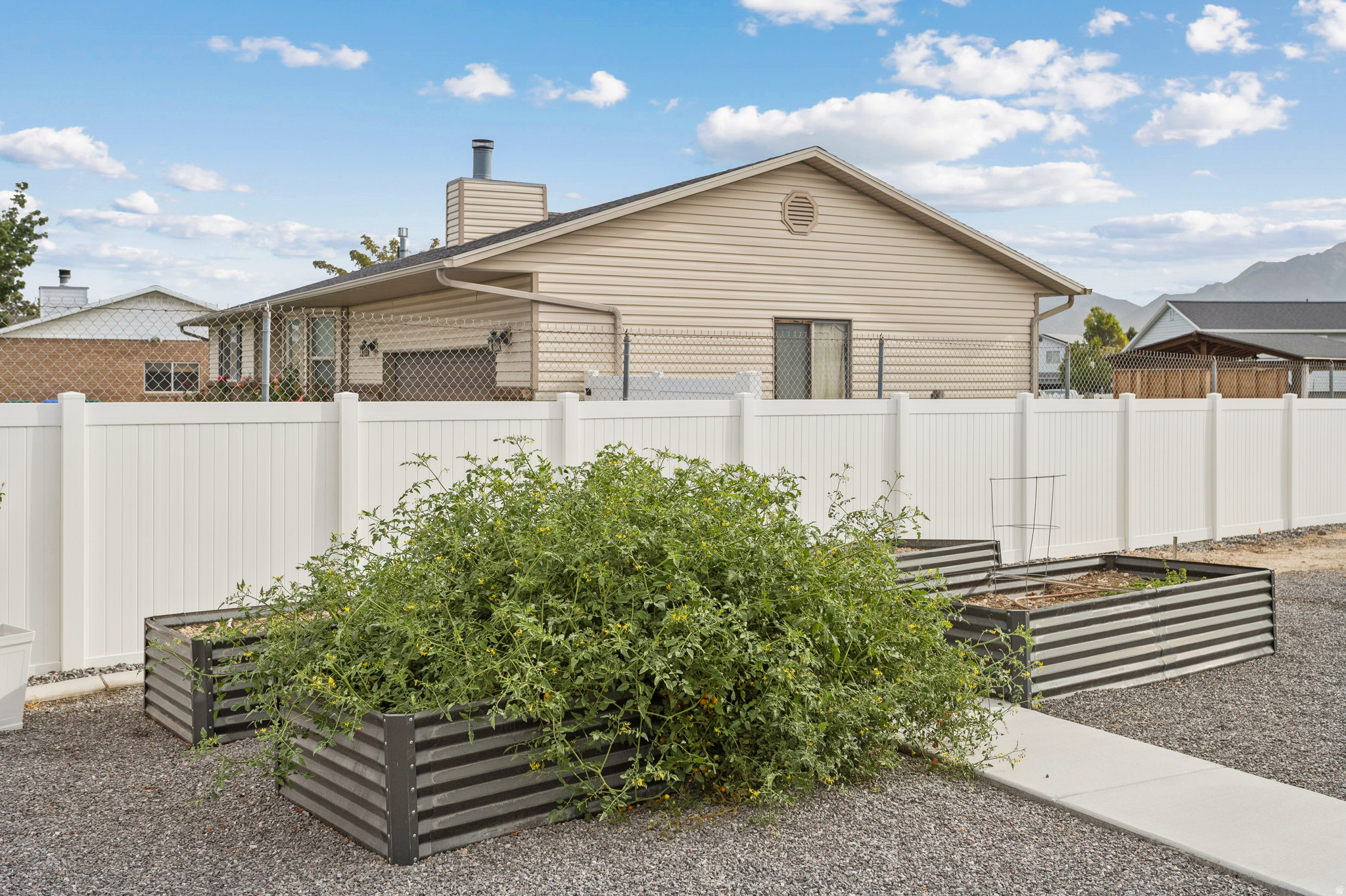 CAMDEN FIELDS - Residential