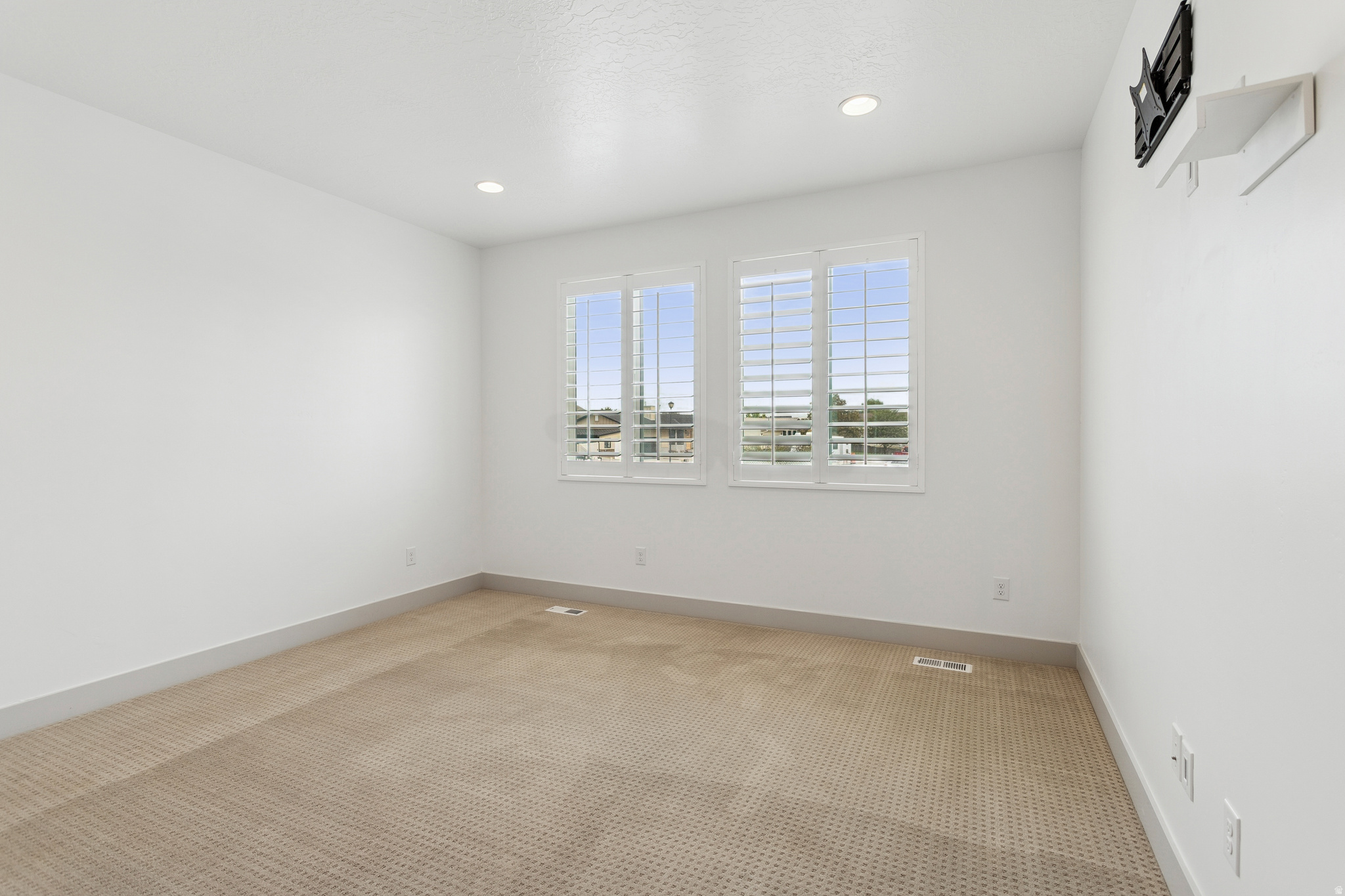 CAMDEN FIELDS - Residential