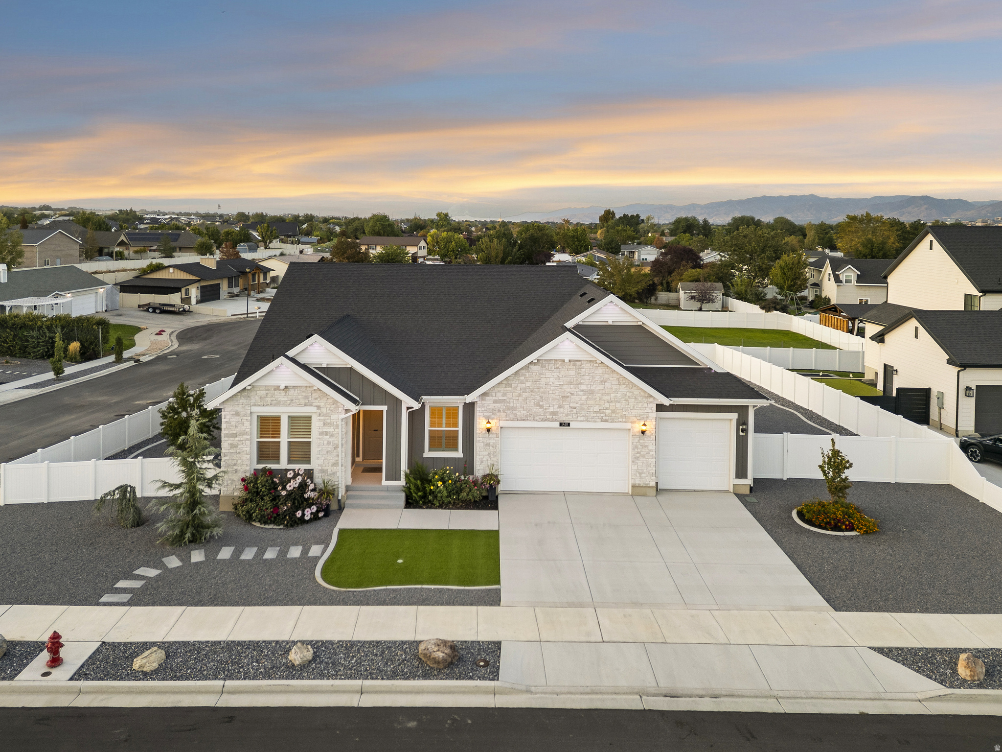 CAMDEN FIELDS - Residential