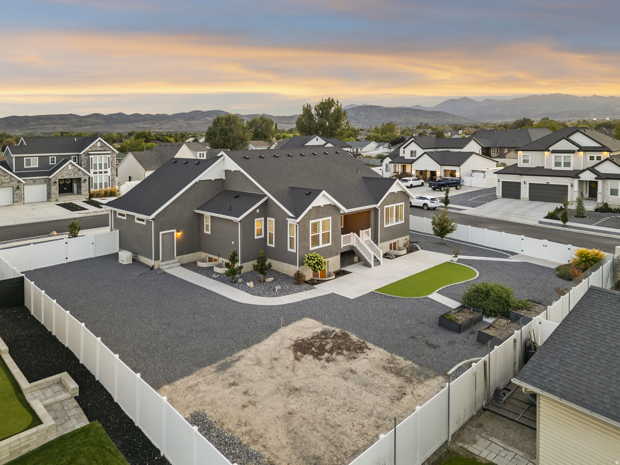 CAMDEN FIELDS - Residential