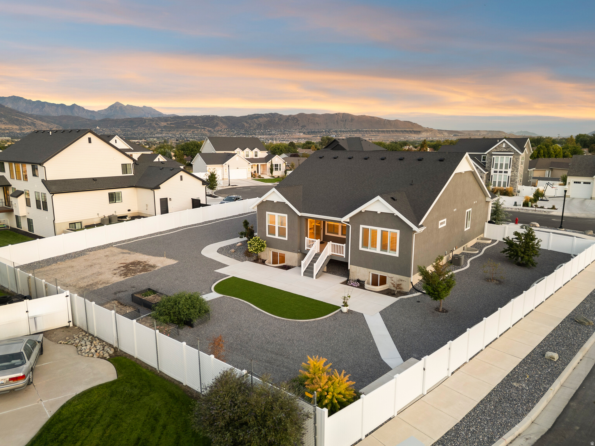 CAMDEN FIELDS - Residential