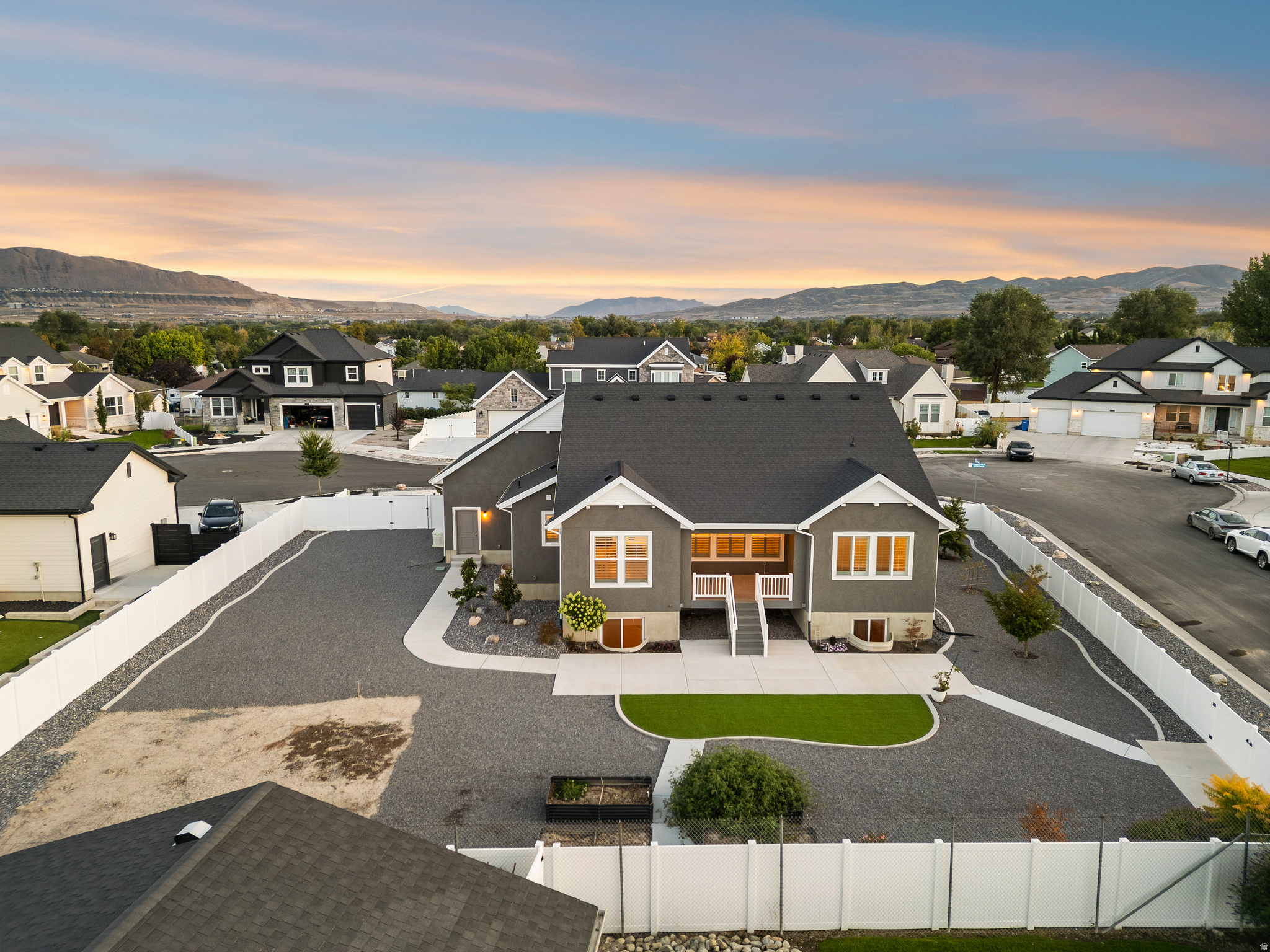 CAMDEN FIELDS - Residential