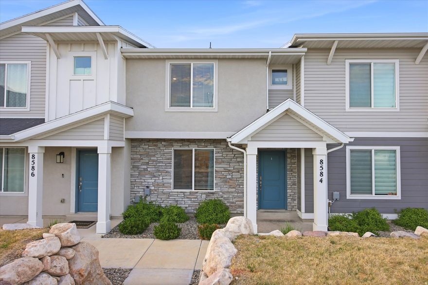 Modern 3 Bed 2 Bath townhome with open concept living, stainless appliances, LVP flooring and 2 car garage! Amenities include a community pool, clubhouse, pickleball courts and a park within walking distance! Low-maintenance living at its best. Don't miss this one!  3D VIRTUAL TOUR AVAILABLE:   https://www.zillow.com/view-imx/bbd23099-b440-4e95-b53a-666892f119ab?setAttribution=mls&wl=true&initialViewType=pano&utm_source=dashboard