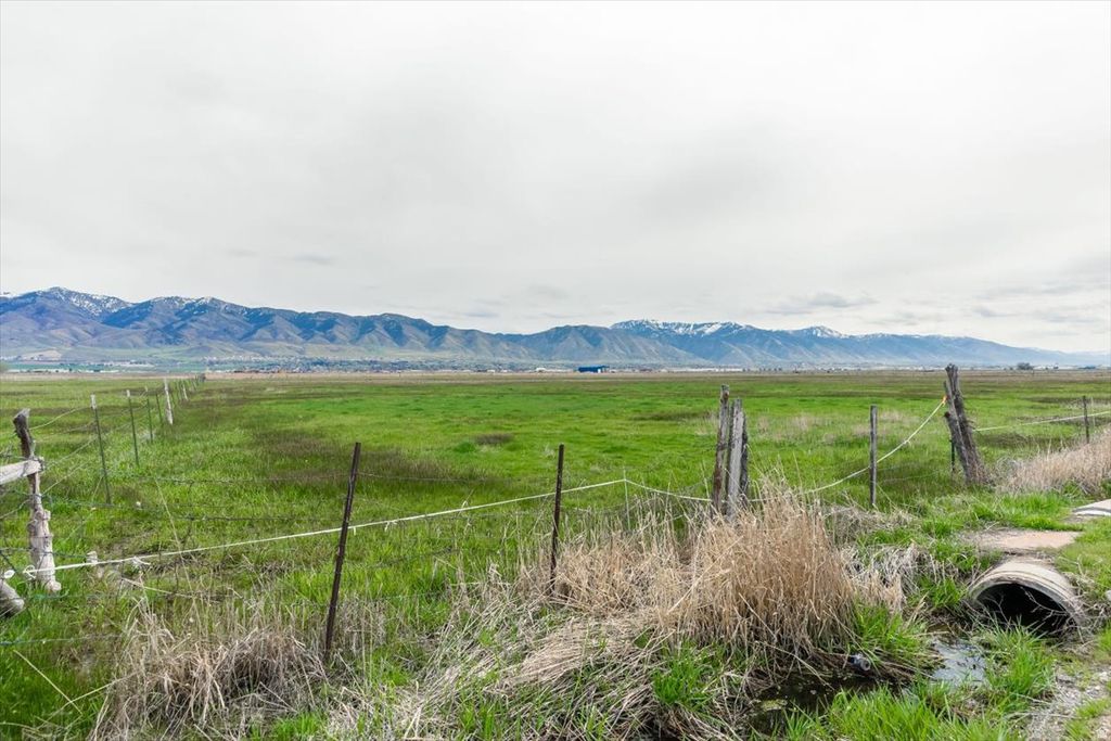 Photo of 1001 W 4200 N, Smithfield, UT 84335 (MLS # 2146537)