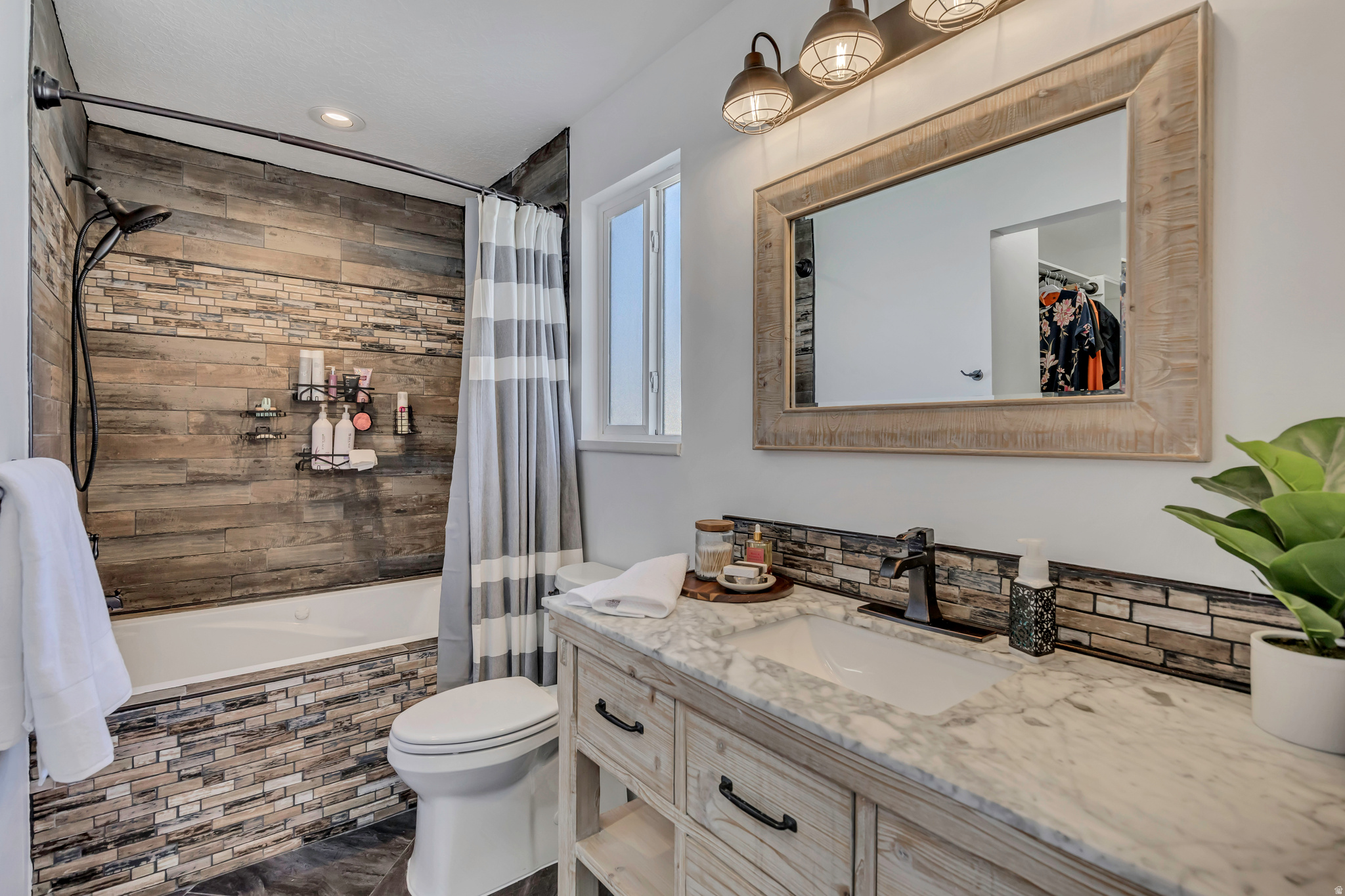 WOOD CREEK # 5 - Residential