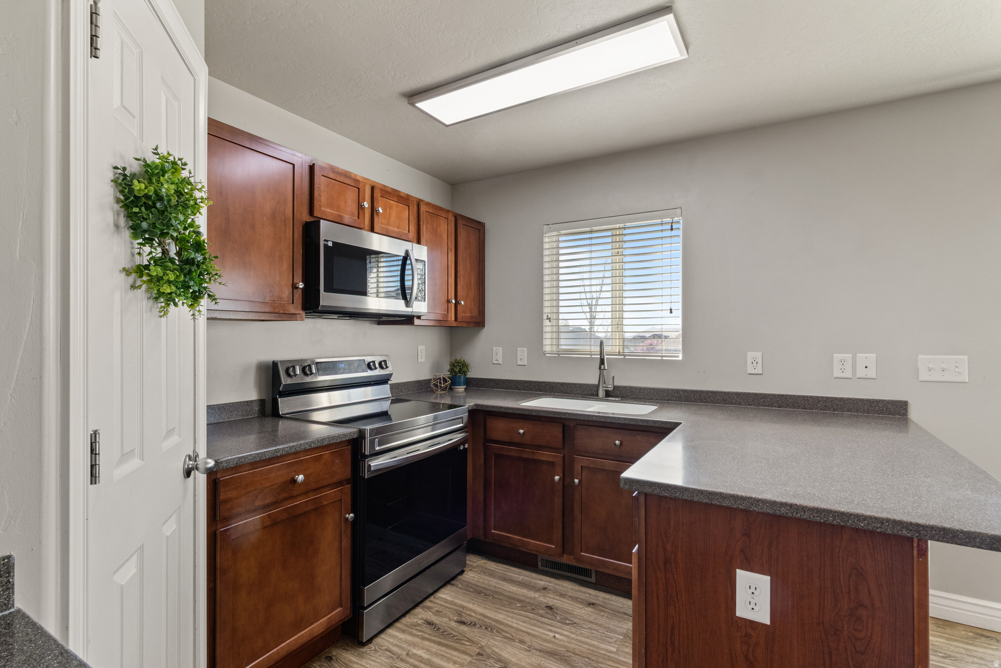 SARATOGA CHASE - Residential