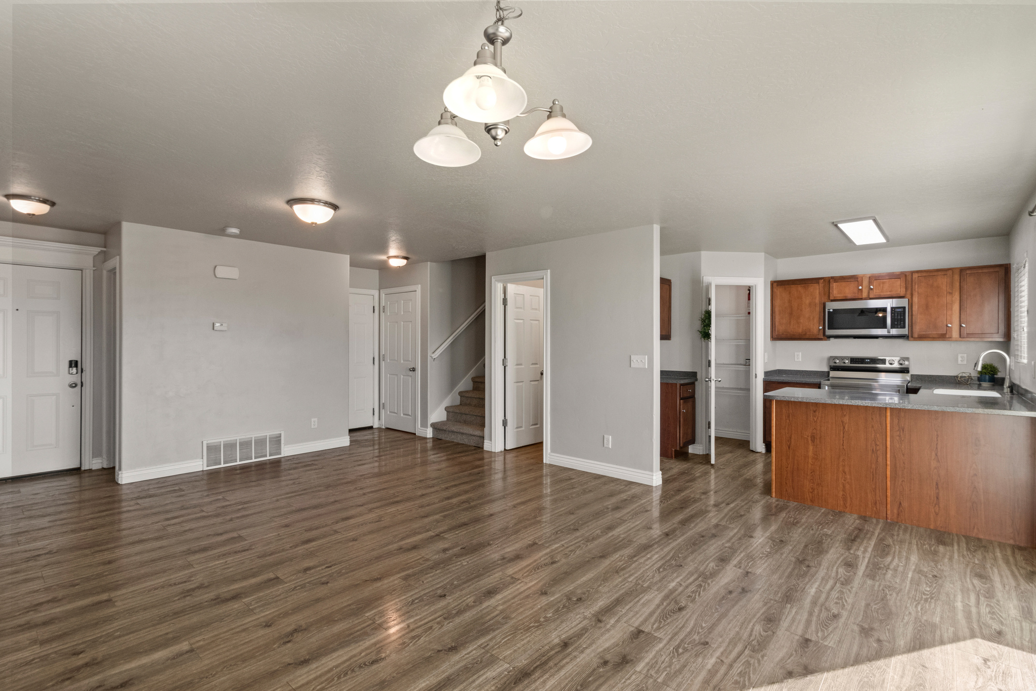 SARATOGA CHASE - Residential