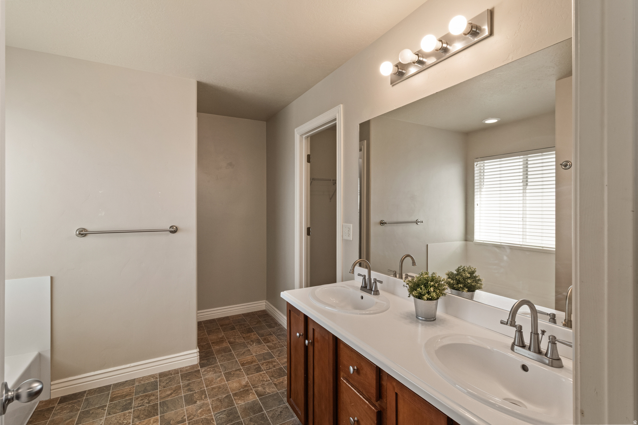 SARATOGA CHASE - Residential