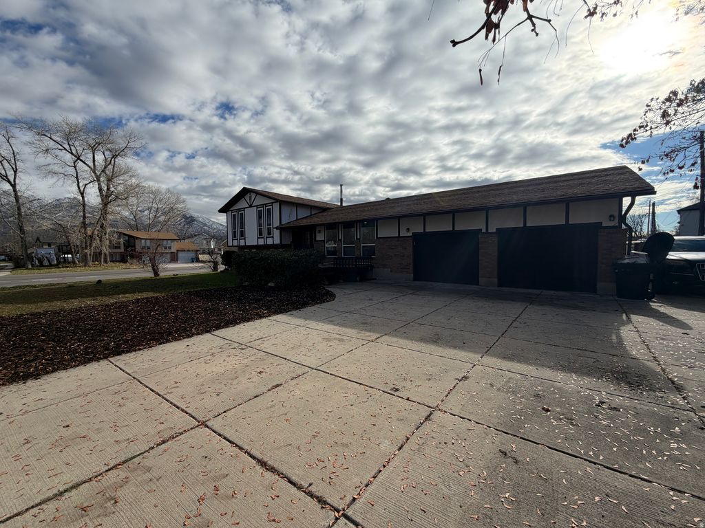 Photo of 711 W 4300 S, Riverdale, UT 84405 (MLS # 2126610)