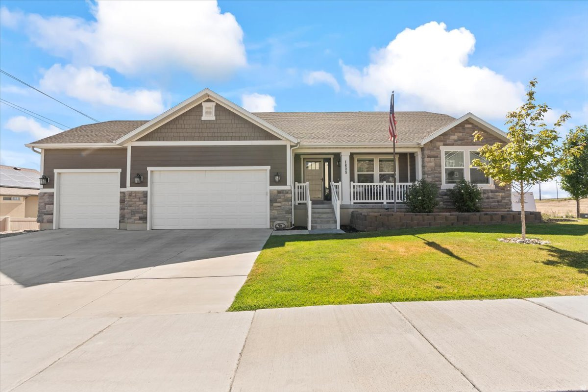 PARKSIDE ESTATES - Residential