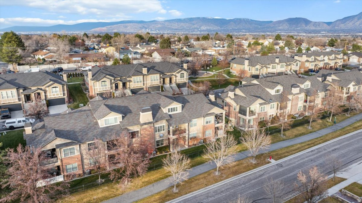 TOWNS AT IVORY HIGHLANDS - Residential