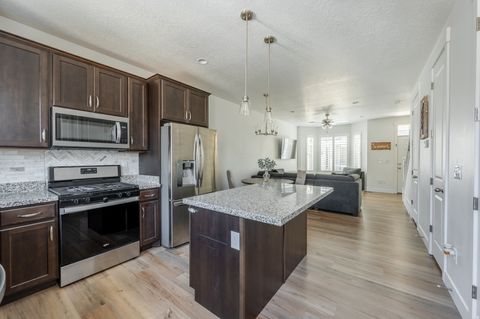 Tiny photo for 1648 N WESTVIEW LN, Salem, UT 84653 (MLS # 2143606)