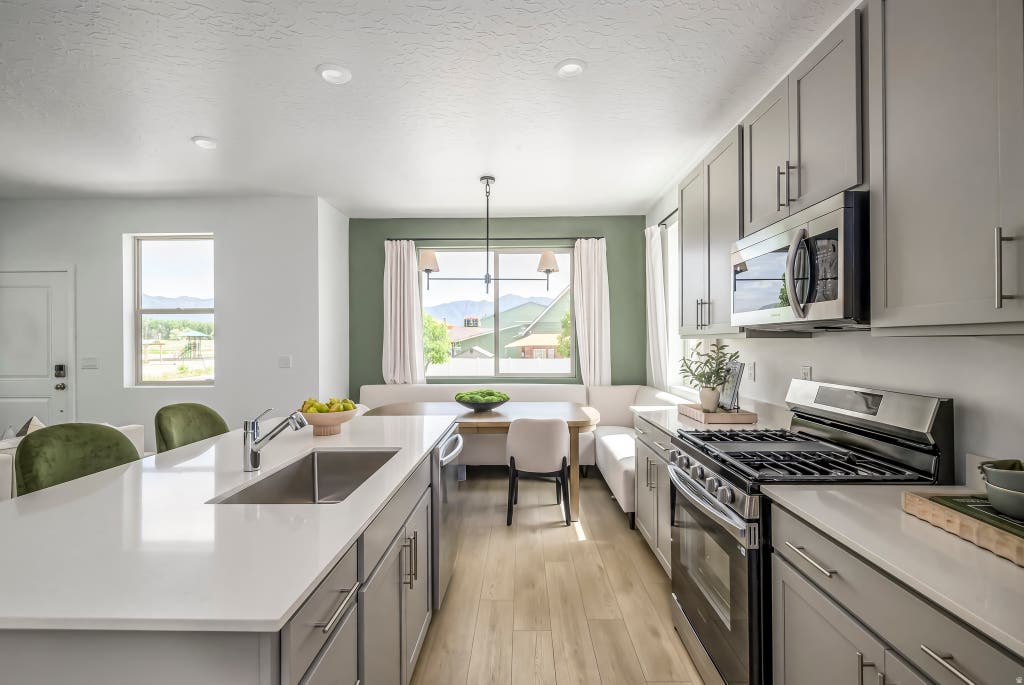 Photo of 1929 N FIRST LOVE DR #4565, Saratoga Springs, UT 84045 (MLS # 2177954)