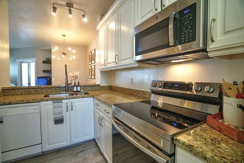 Tiny photo for 5338 S BEACON HILL CIR W #181, Salt Lake City, UT 84123 (MLS # 2140194)