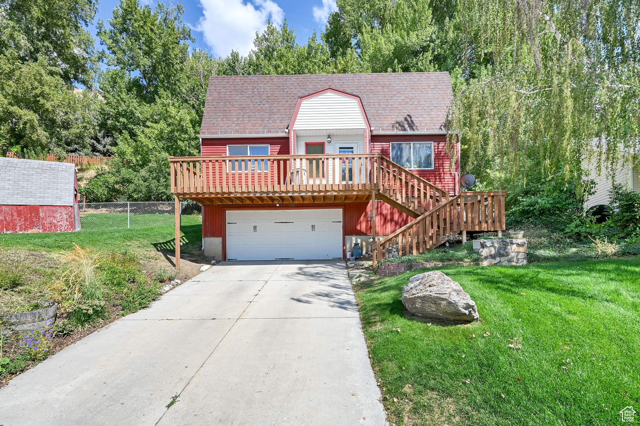 1228 SHERI CIR