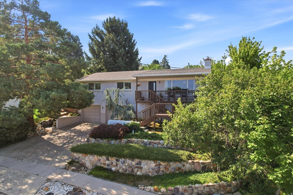 Photo of 2336 CAVALIER DR, Cottonwood Heights, UT 84121 (MLS # 2172362)