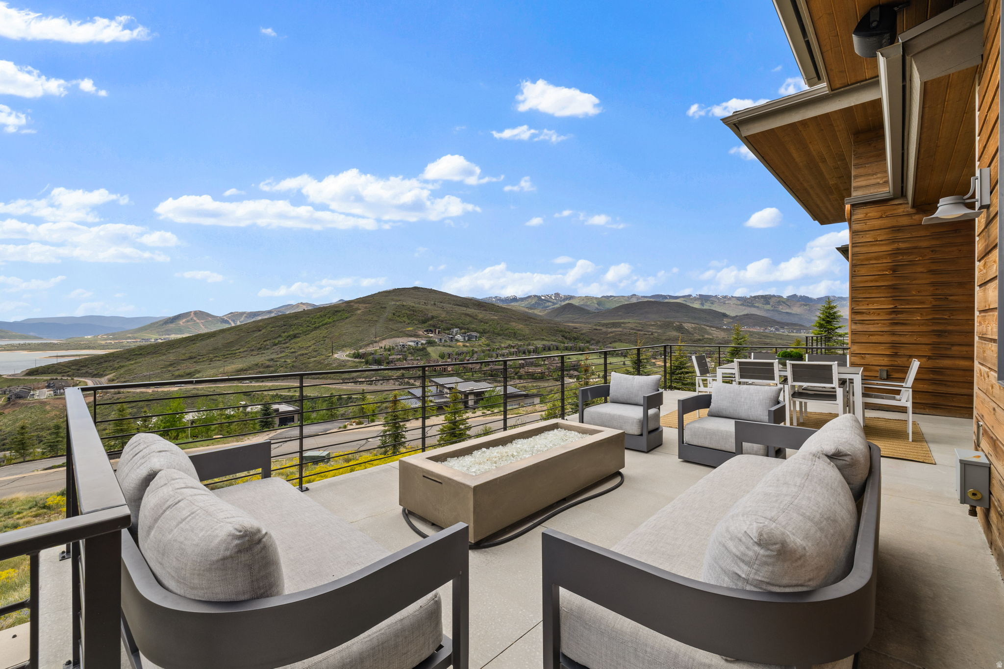 DEER VISTA - Residential