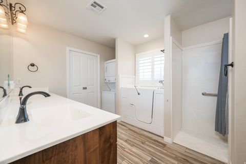 Tiny photo for 4047 S 890 E, Washington, UT 84780 (MLS # 2123633)