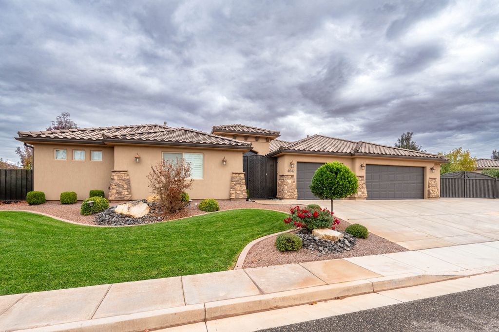 Photo for 4047 S 890 E, Washington, UT 84780 (MLS # 2123633)