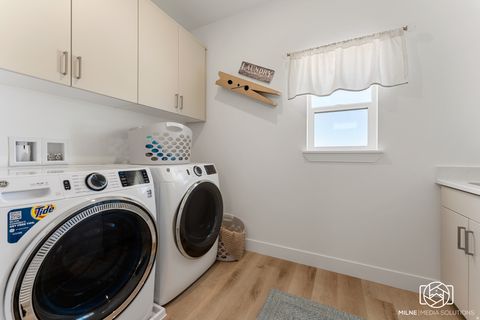 Tiny photo for 528 W GREEN MOUNTAIN DR, Saint George, UT 84790 (MLS # 2158356)