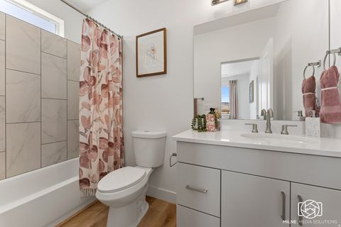 Tiny photo for 528 W GREEN MOUNTAIN DR, Saint George, UT 84790 (MLS # 2158356)
