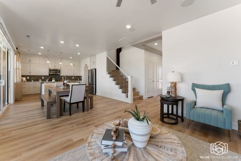 Tiny photo for 528 W GREEN MOUNTAIN DR, Saint George, UT 84790 (MLS # 2158356)