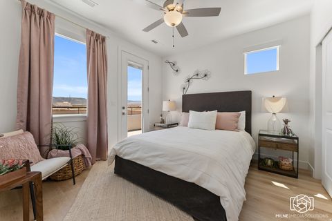 Tiny photo for 528 W GREEN MOUNTAIN DR, Saint George, UT 84790 (MLS # 2158356)