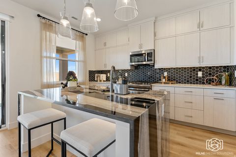 Tiny photo for 528 W GREEN MOUNTAIN DR, Saint George, UT 84790 (MLS # 2158356)