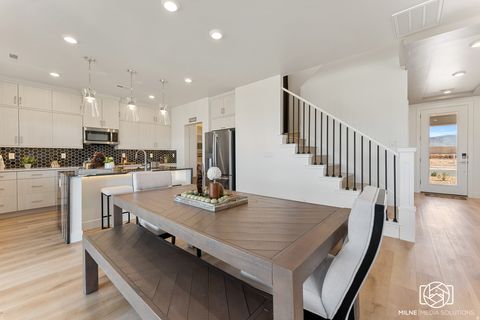 Tiny photo for 528 W GREEN MOUNTAIN DR, Saint George, UT 84790 (MLS # 2158356)