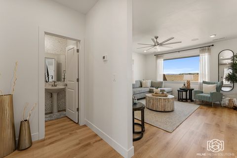 Tiny photo for 528 W GREEN MOUNTAIN DR, Saint George, UT 84790 (MLS # 2158356)