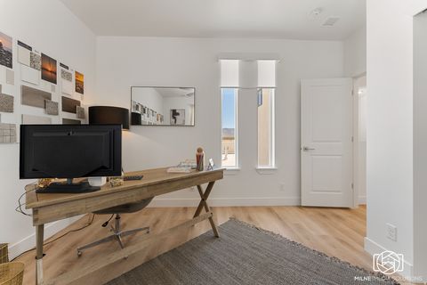 Tiny photo for 528 W GREEN MOUNTAIN DR, Saint George, UT 84790 (MLS # 2158356)