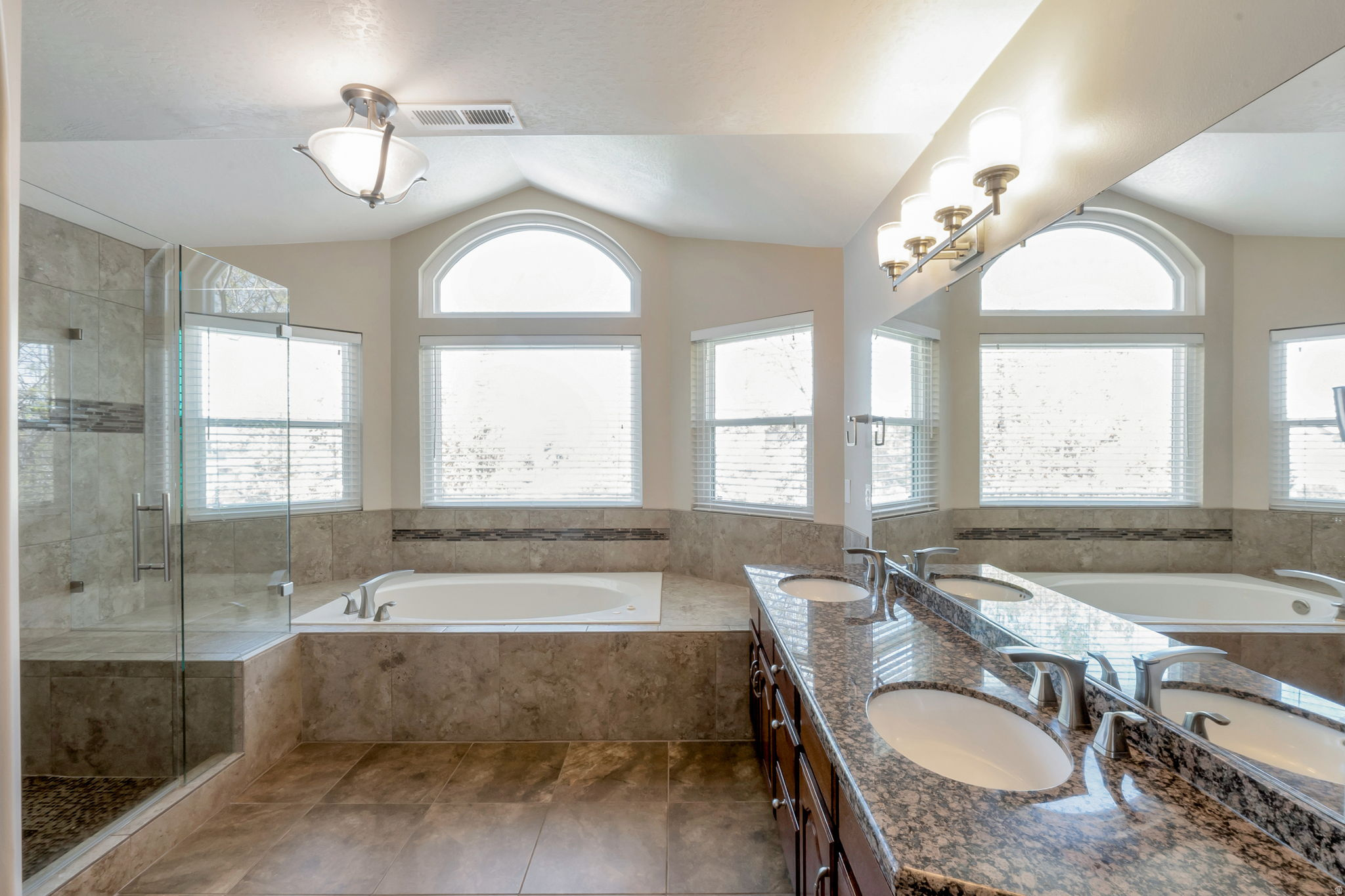 LINCOLN ESTATES - Residential