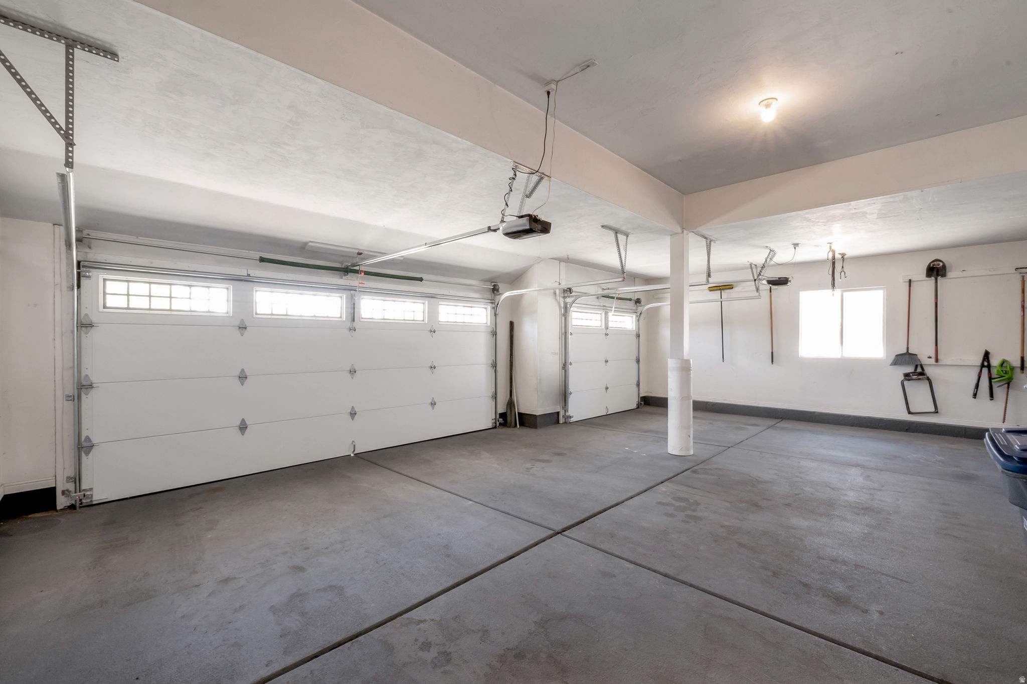 LINCOLN ESTATES - Residential