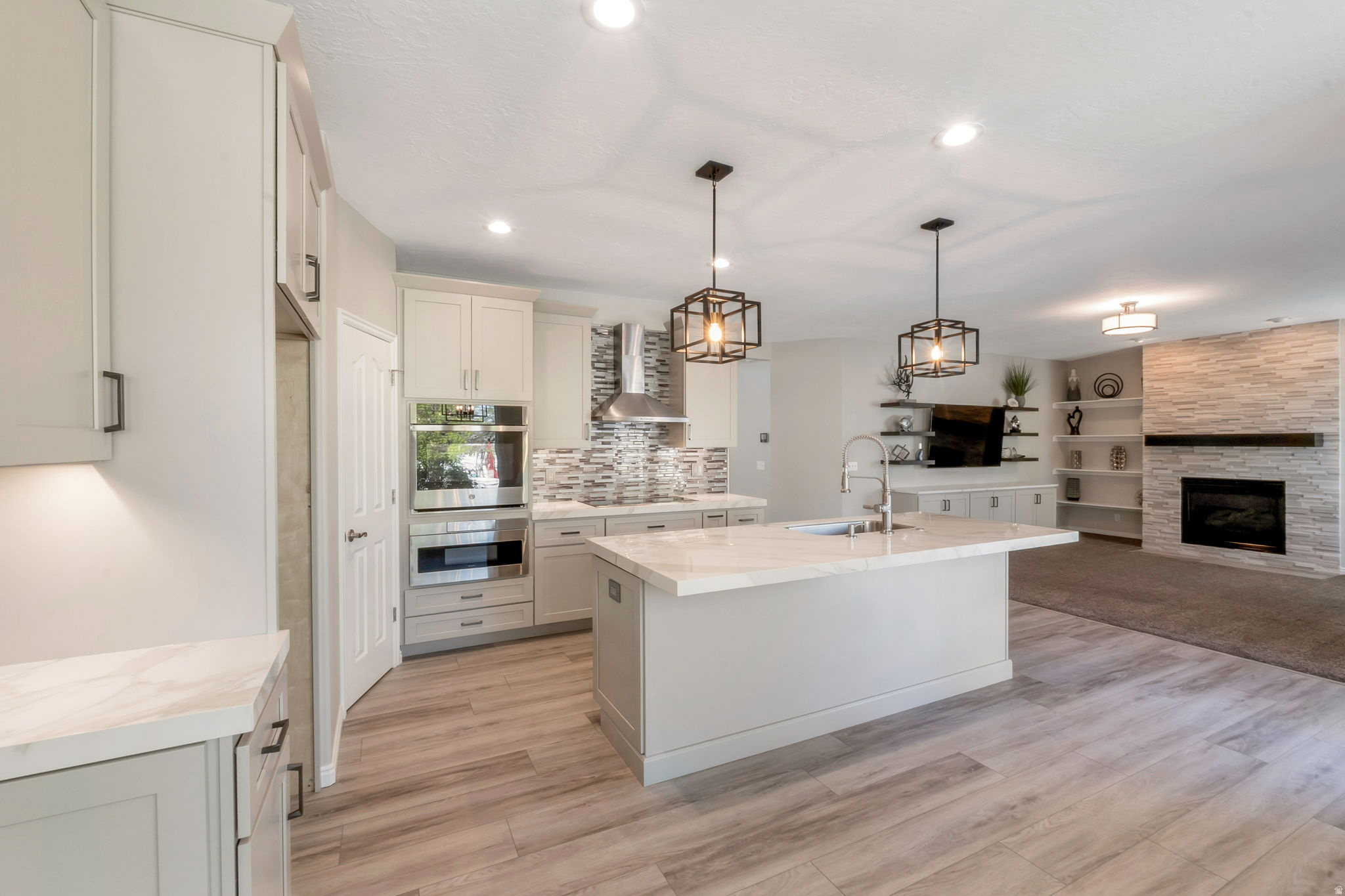 LINCOLN ESTATES - Residential