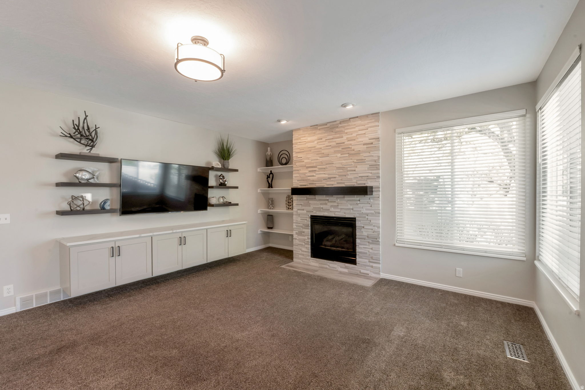 LINCOLN ESTATES - Residential