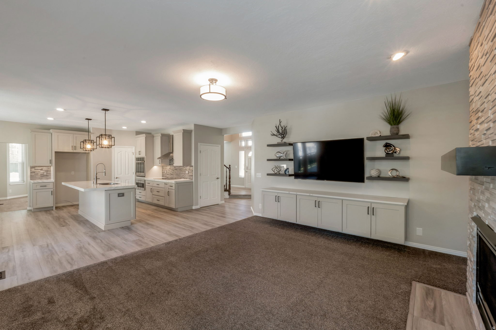 LINCOLN ESTATES - Residential